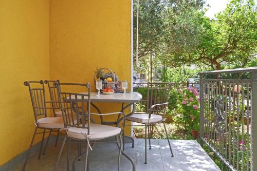  Apartment Kastel Luksic 17691a, Unterkunft in Kaštela
