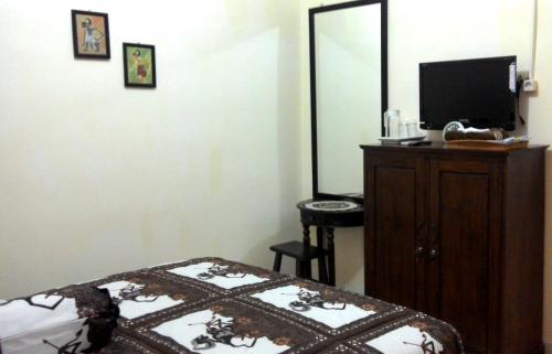 The Homey Rooms and Tours