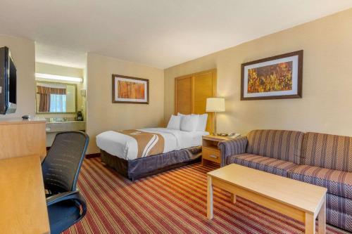 Quality Inn Exit 4 – Clarksville, TN