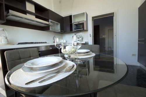 Kitchen, PALAZZO FORLEO Luxury Apartment near Pizzeria Carpe Diem