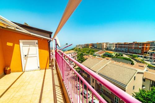  Grande appartamento con terrazza panoramica, Pension in Monte SantʼAngelo