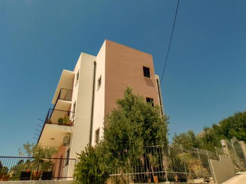  Apartment SUTTON in Podstrana