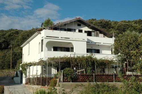  Apartments Ružica 13 in Supetarska Draga