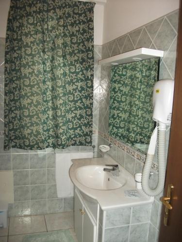 Hotel La Grotte - image 6