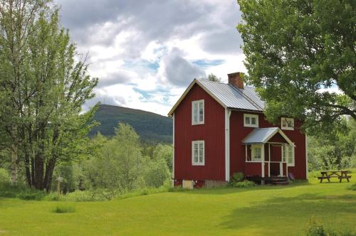 2 bedrooms, 6 beds