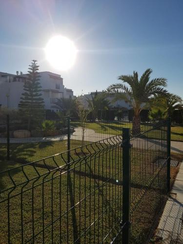 CASA BAJA EXTRAORDINARIA EN URBANIZACION NATURISTA!