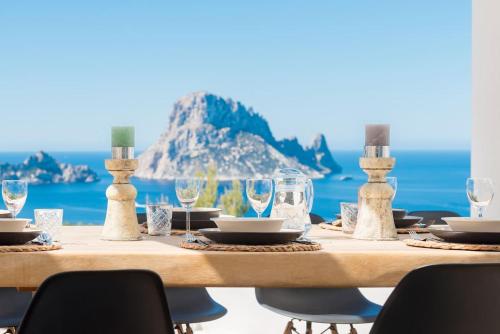 Villa Vedra, jacuzzi, close to beach, with sea view of Es Vedra and Cala Vadella gîte à louer Cala Tarida