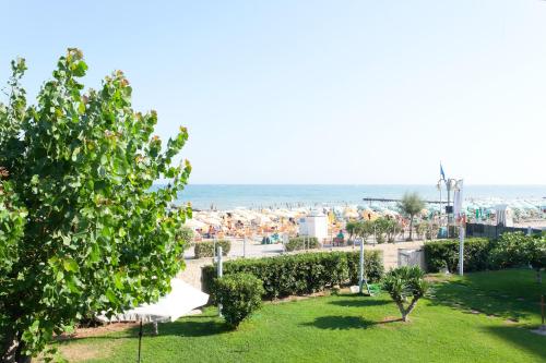  Jesolo sea front garden apartment in Lido di Jesolo