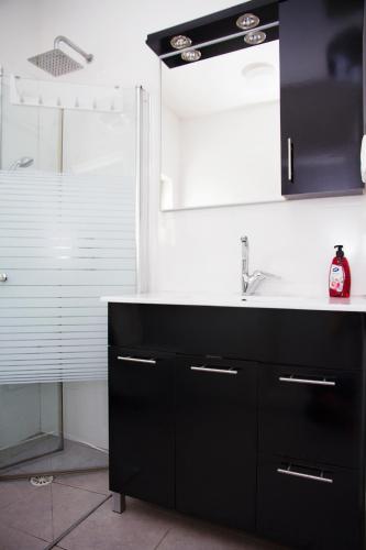 Ducha, Apartments4you Dinara in Bat Yam