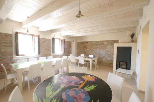 Restoran, Agriturismo Pozzuolo in Serrungarina