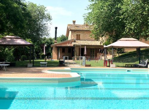  Country House della Posta, Pension in Rosora