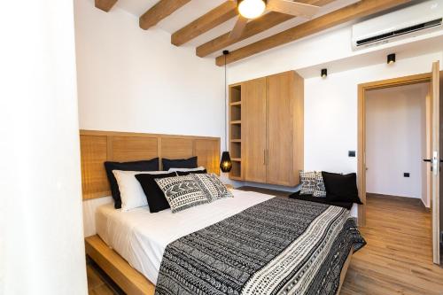 Theros, Rethymno Town