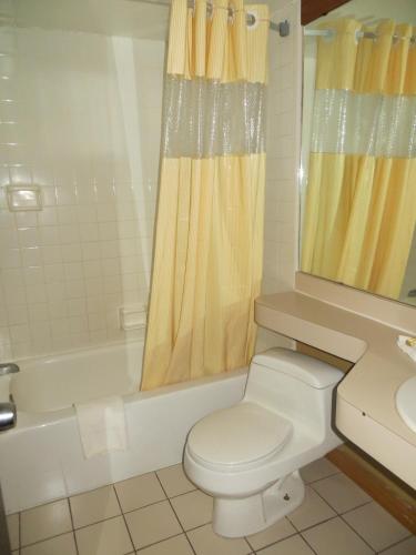 Days Inn by Wyndham Colorado Springs/Garden of the Gods - image 11