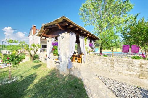 Holiday Home Pavlovi Dvori