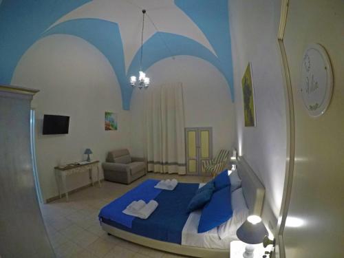 Camera tripla, superior