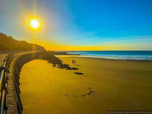 สภาพแวดล้อมโดยรอบ, The Carlton Hotel in ฟอล์คเคสตัน