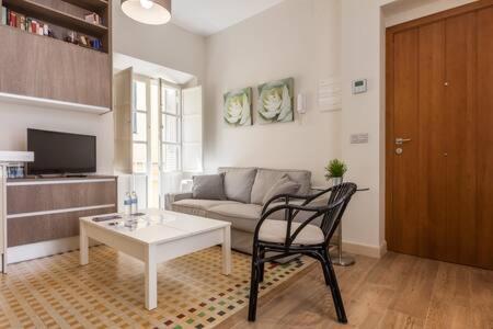 Apartamento T2, Tirso de Molina, luminoso y tranquilo photo