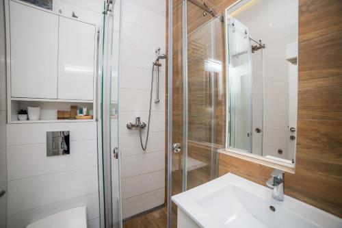 Max Luxury Apartments - image 10