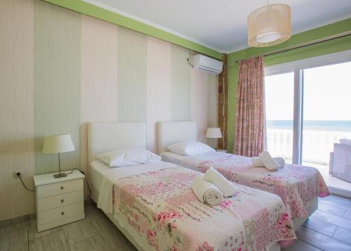  Laura Beach House in Alykes