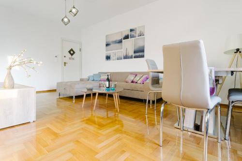 Bright 2 bedrooms apt. in the heart of Athens w stunning views to Acropolis - image 2