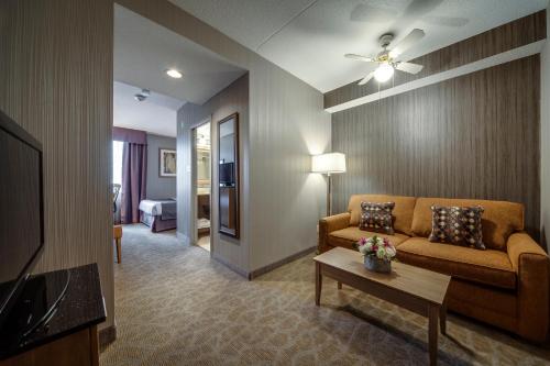 Monte Carlo Inns Airport Suites image 38