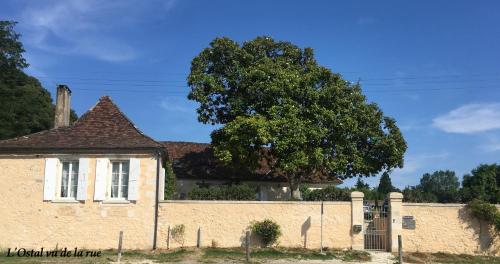 Chambres & Tables d'Hôtes L'Ostal de Pombonne - image 10