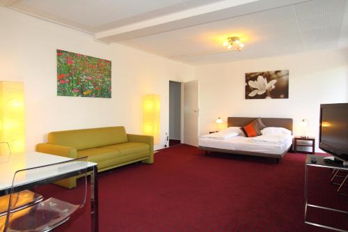 College Garden Hotel - image 10