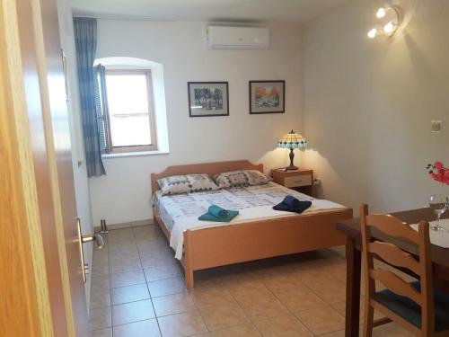  Studio Apartment Fiore in Vrisnik