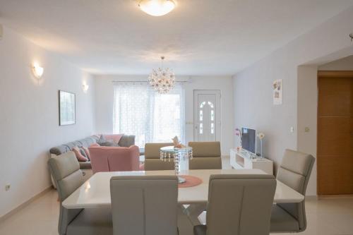 Villa Elizabeta near Imotski private pool - image 4