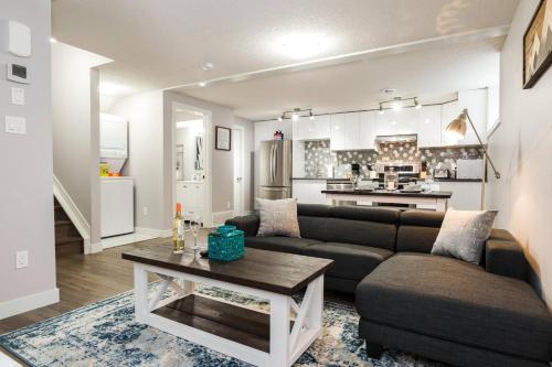 Modern Executive Suite I Complimentary Netflix & Parking! - Apartment - Edmonton