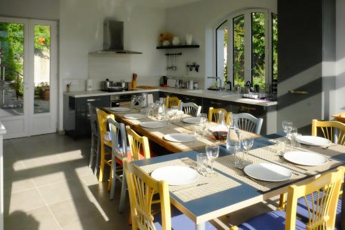 Le Caladou, maison spacieuse et renovee, avec vue