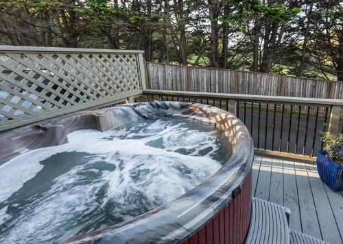COTTAGES AT LITTLE RIVER COVE - BED AND BREAKFAST - 온수 욕조