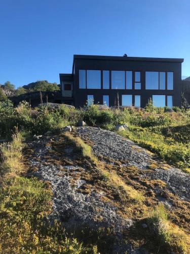Modern oceanfront villa in the centre of Lofoten