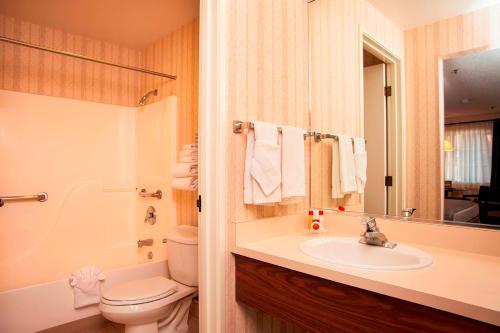 Carson Valley Motor Lodge Ideally located in the prime touristic area of Gardnerville, Carson Valley Motor Lodge promises a relaxing and wonderful visit. The property features a wide range of facilities to make your stay a ple