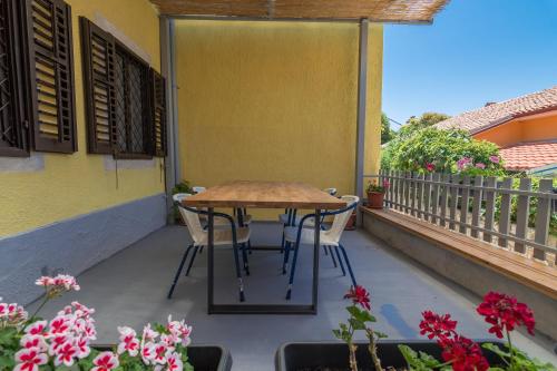 Erkély/terasz, Hostel Flora in Mali Lošinj