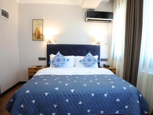 Nomade Oldcity Stop at Nomade Oldcity to discover the wonders of Istanbul. The property offers a high standard of service and amenities to suit the individual needs of all travelers. Facilities like free Wi-Fi in al