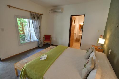 Double or Twin Room image 5