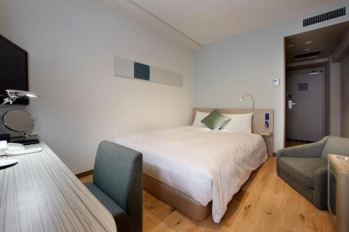 Small Double Room (Wooden Floor) with Lounge Access ＆ Complimentary Light Breakfast - Non-Smoking image 6