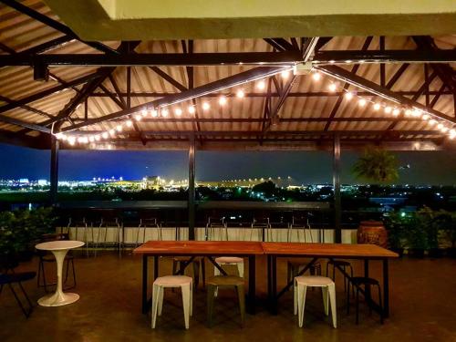 ห้องอาหาร, ยามเย็น โฮสเทล (Yamyen Hostel) near โรงเรียนเทพศิรินทร์ร่มเกล้า