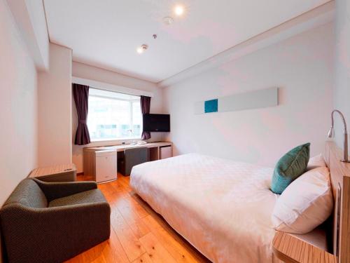 Small Double Room (Wooden Floor) with Lounge Access ＆ Complimentary Light Breakfast - Non-Smoking room in Shinagawa Prince Hotel N Tower
