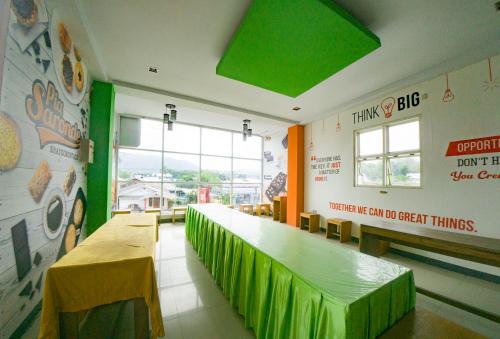레드도어즈 플러스 샤리아 @ 펜타디오 고론탈로 - 레스토랑