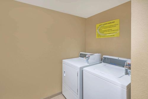 Étterem, Super 8 By Wyndham Raleigh North East in Raleigh (Észak-Karolina)