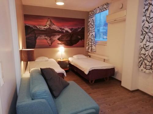 3 twin beds