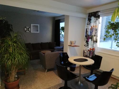 บริการและสิ่งอำนวยความสะดวก, Hotel Turistihovi in คูโวลา