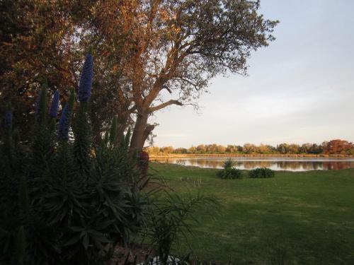 Lakes Entrance Waterfront Cottages with King Beds – Lake Entrance, MS