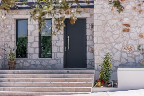 Zinos Luxury Villa - image 14