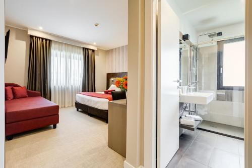 Eurogarden Hotel - image 2