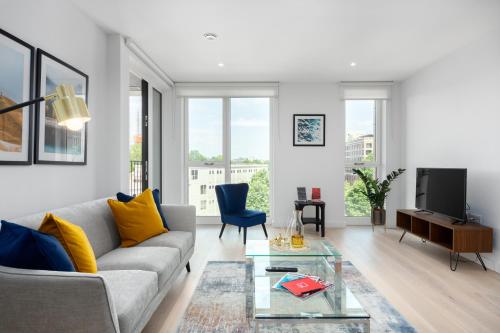 Elephant & Castle - image 7