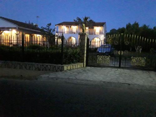 ARTEMIS Studios & Apartments Sidari 4