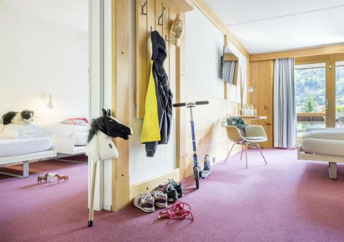 4 twin beds